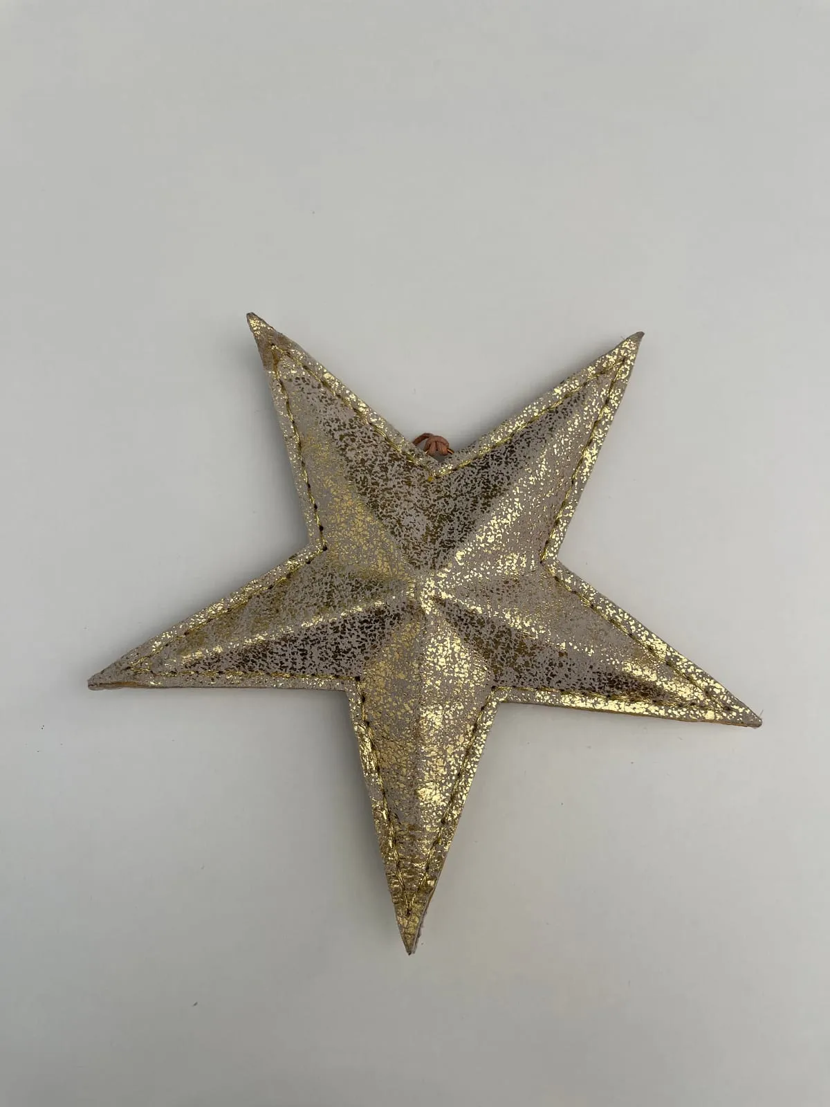 Mellem skindstjerne, 14 cm, syet med guldtråd