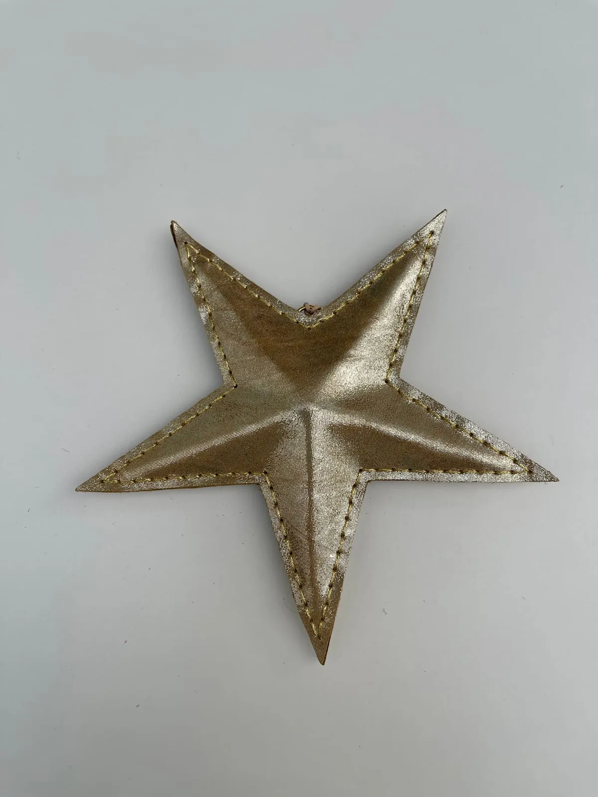 Mellem skindstjerne, 14 cm, syet med guldtråd