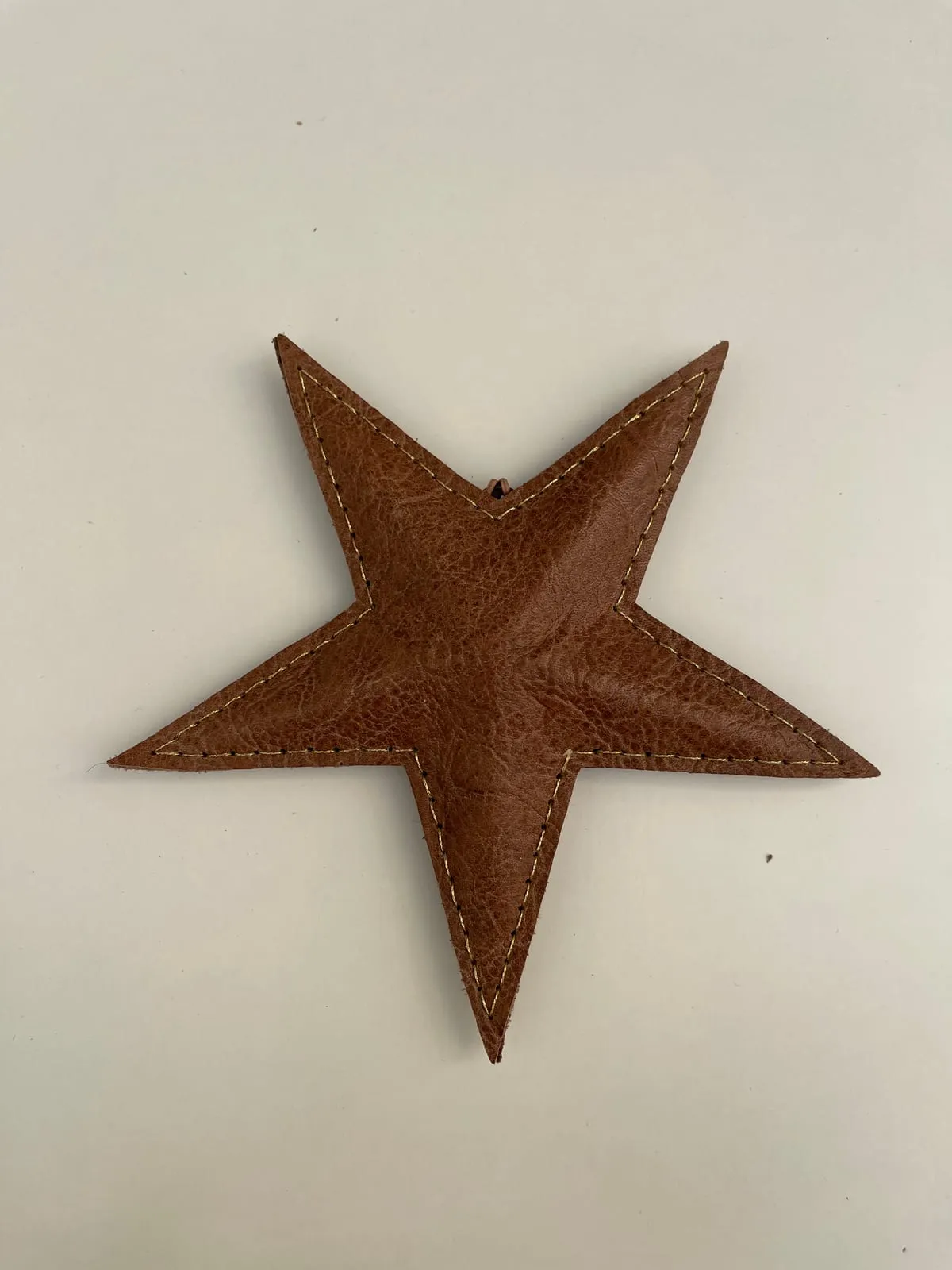 Mellem skindstjerne, 14 cm, syet med guldtråd