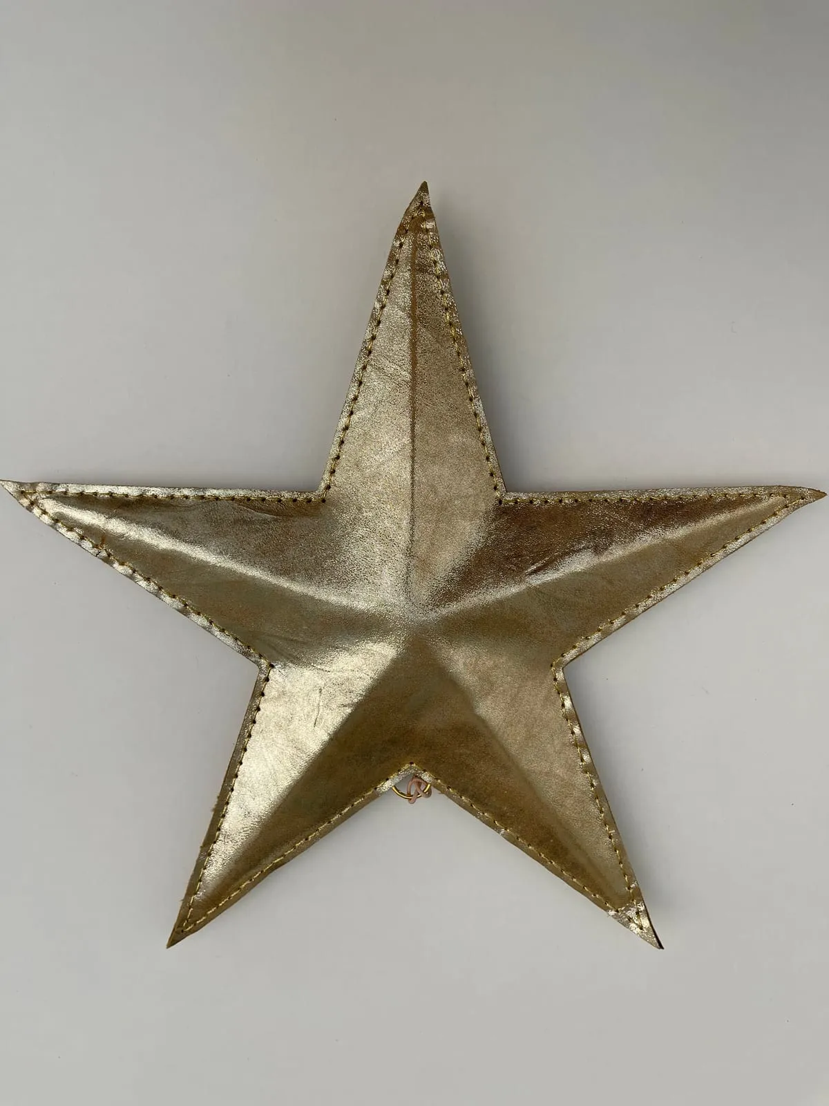 Stor skindstjerne, 27 cm, syet med guldtråd